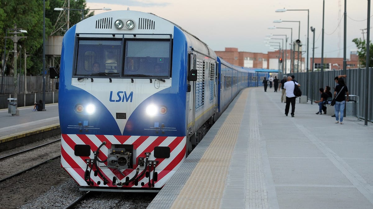 Ferrocarril San Martín, tren