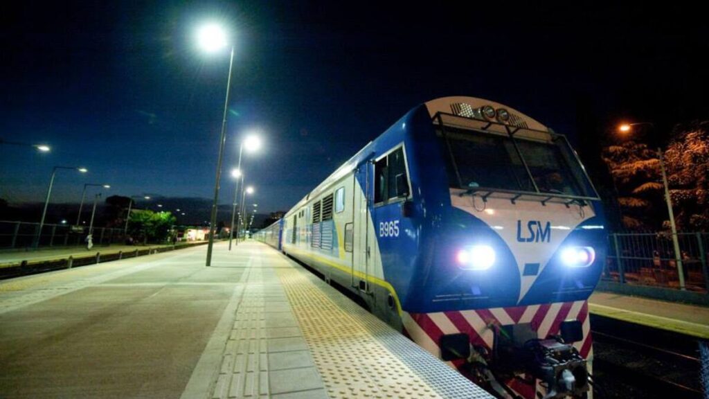 Ferrocarril San Martín, tren